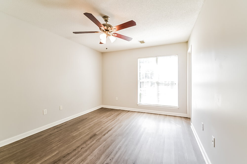 Building Photo - 7845 Sarah Ann Dr S