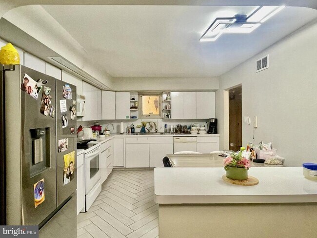 Building Photo - 301 Browning Ln