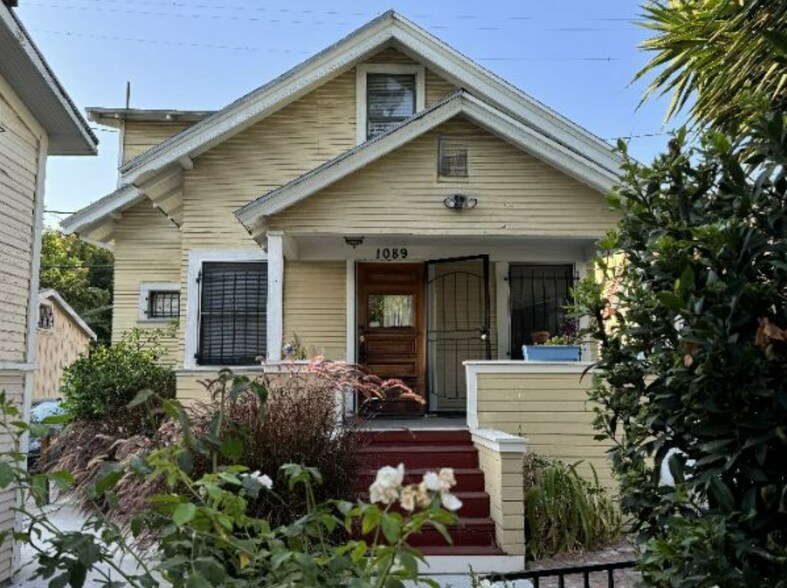 Primary Photo - 1089 W 30th St