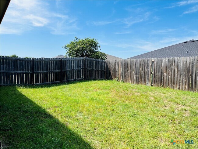 Building Photo - 1301 Loyal Ln