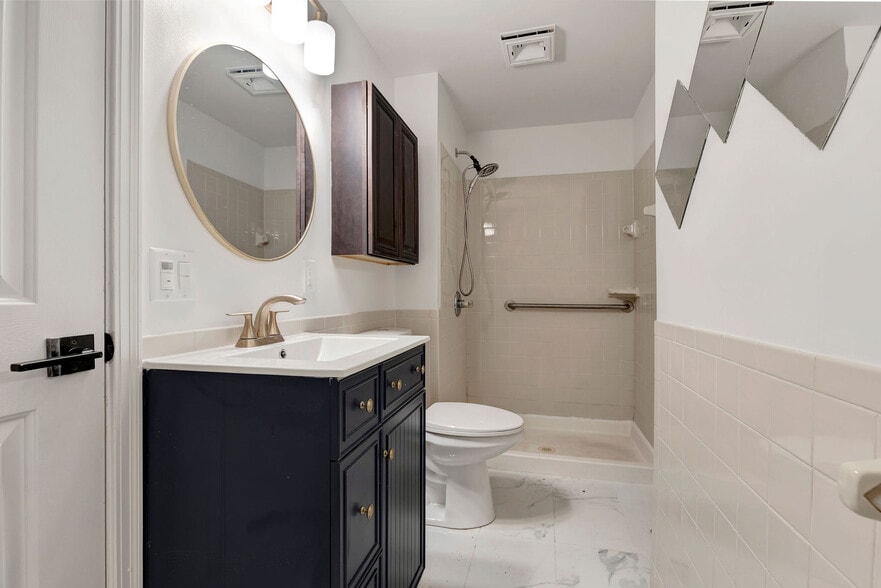 Building Photo - 422 Watkins St