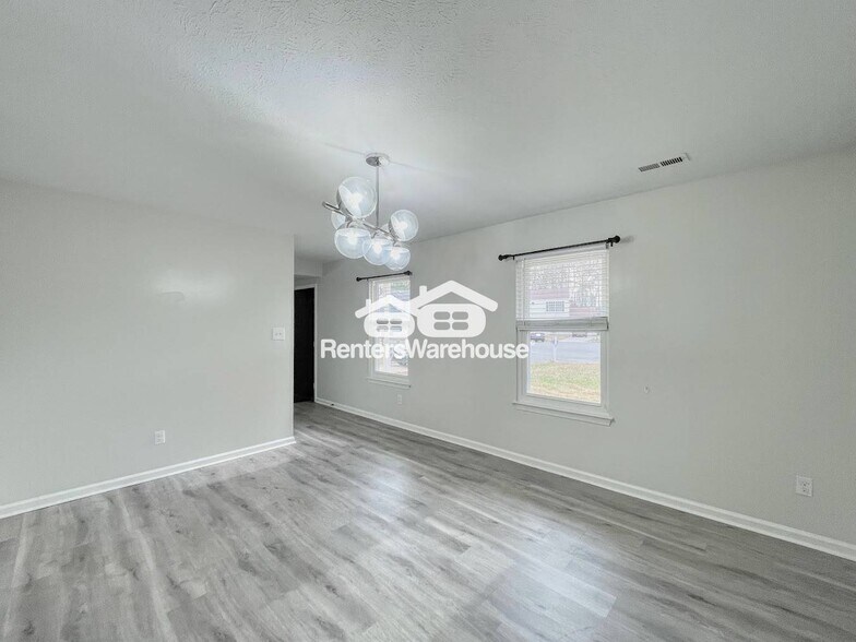 Building Photo - 835 Deer Path Trail