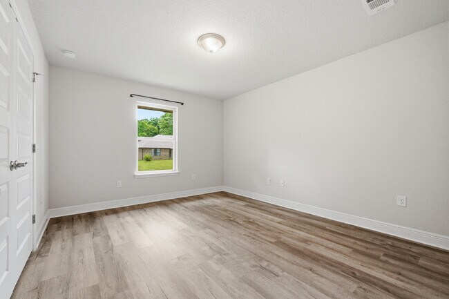 Building Photo - 5810 Crestlake Dr