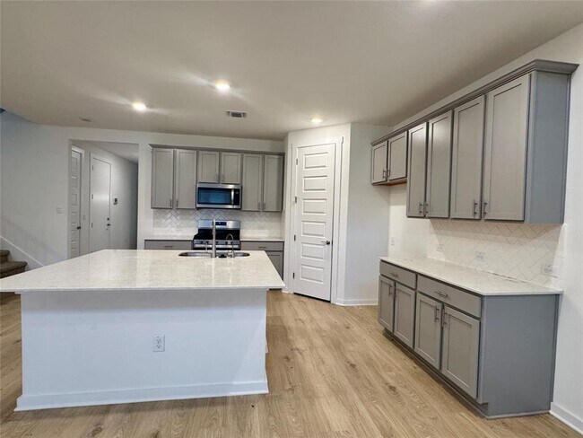 Building Photo - 2320 Magnolia Hl Dr