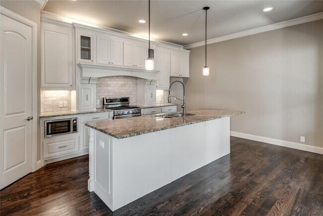 Building Photo - Templeton