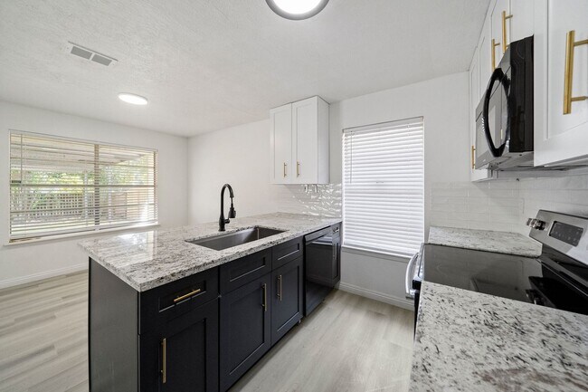 Building Photo - For Lease | 3 Bed, 2 Bath | 1,446 Sq Ft | Greengate Place|