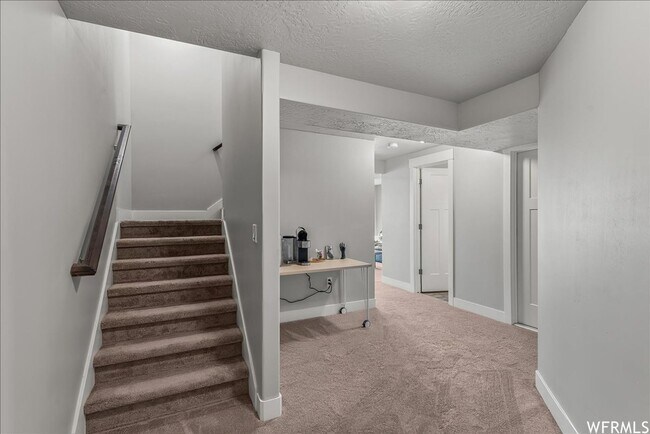Building Photo - BEAUTIFUL TOWNHOUSE W 2 CAR GARAGE ATTACHED
