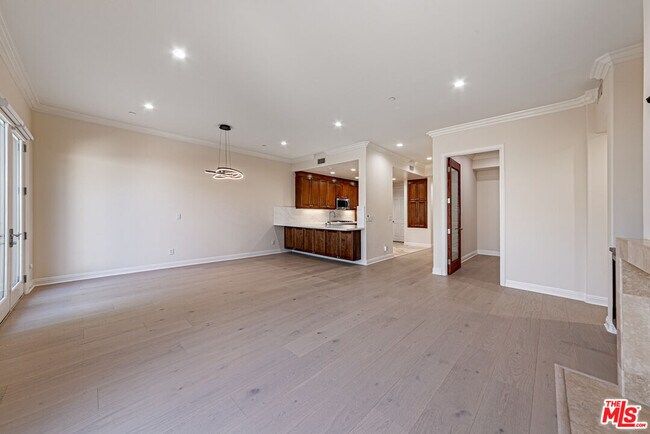 Building Photo - 143 N Arnaz Dr