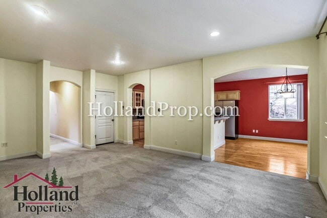 Building Photo - Must See, Beautiful 4 bedroom home in Hillsboro