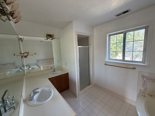 Building Photo - 479 S Palisade Dr