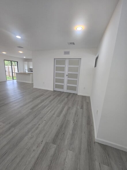 Building Photo - 568 NW 7th St