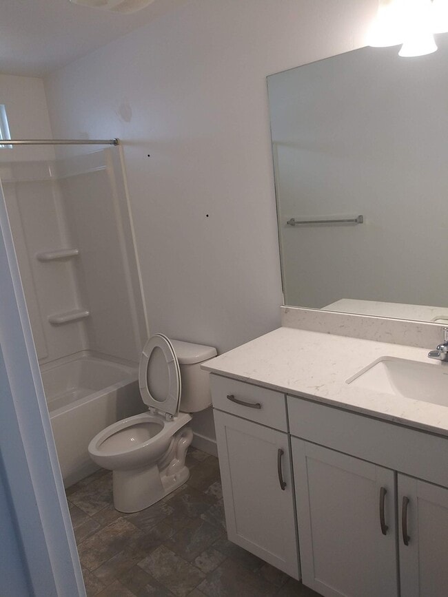 Building Photo - STUNNING 3 bed 2.5 bath Pet Friendly town ...