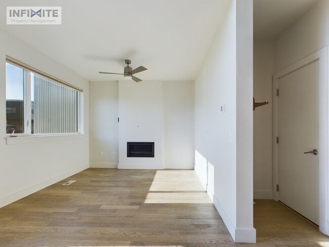 Building Photo - Natural Light Galore!