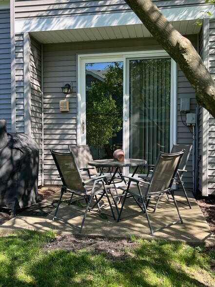 Patio - 1452 Division Ct