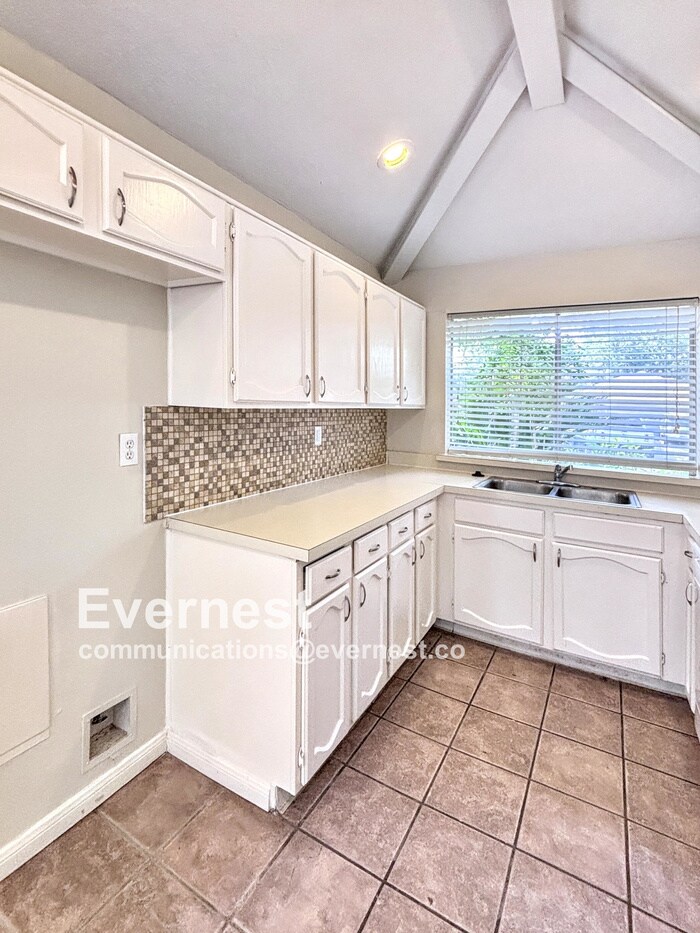 Building Photo - 8731 Summit Pines Dr