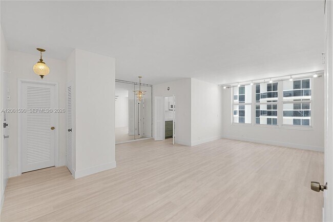 Building Photo - 4747 Collins Ave