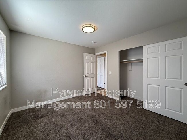 Building Photo - 680 E Malibu Dr