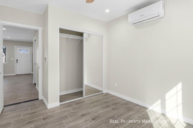 Building Photo - 940 E Anahurst Pl