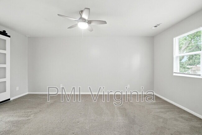 Building Photo - 5081 Holly Farms Dr