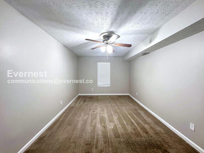 Building Photo - 320 Ashley Woods Dr