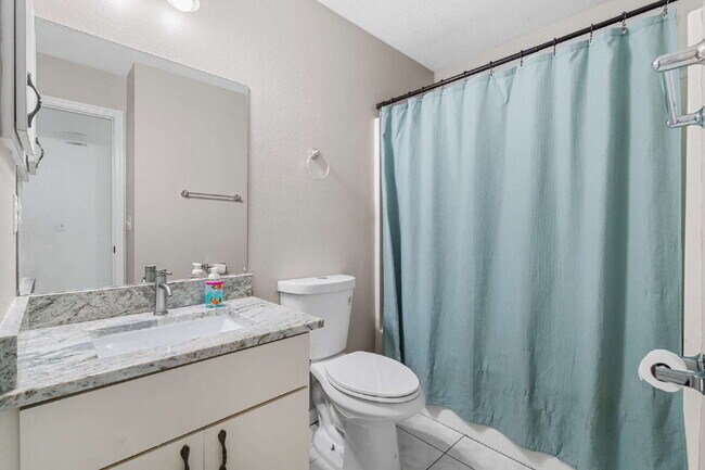 Building Photo - Updated 3BR Home with Fenced Backyard & Great Kitchen