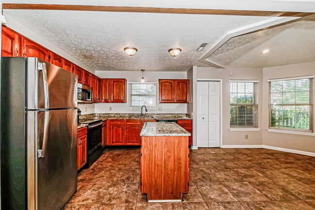 Building Photo - 2043 Glendora Dr