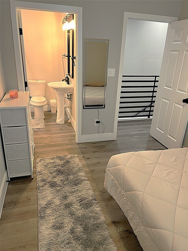 Building Photo - 19106 Sears Dr