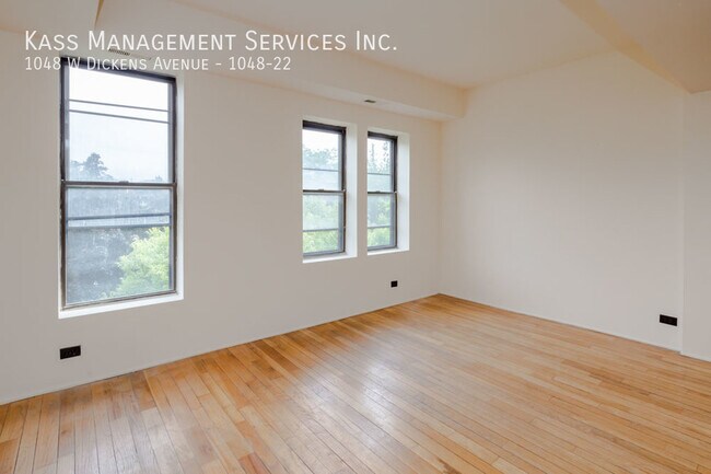 Building Photo - 1048 W Dickens Ave