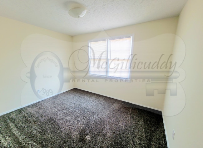 Building Photo - 1207 Holden Dr