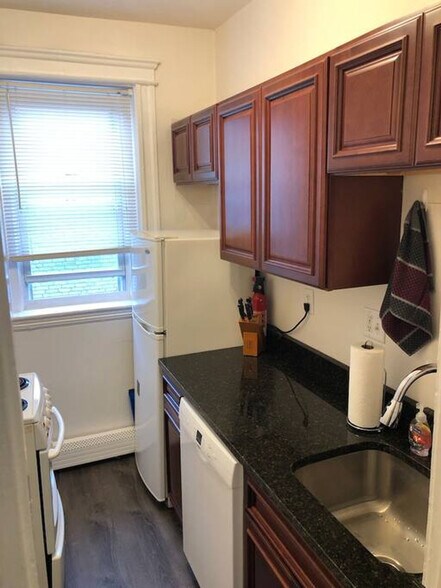 Building Photo - 109 Strathmore Rd