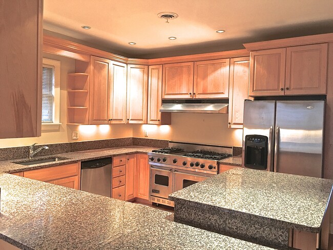 Stainless Steel appliances! - 709 Copeland St