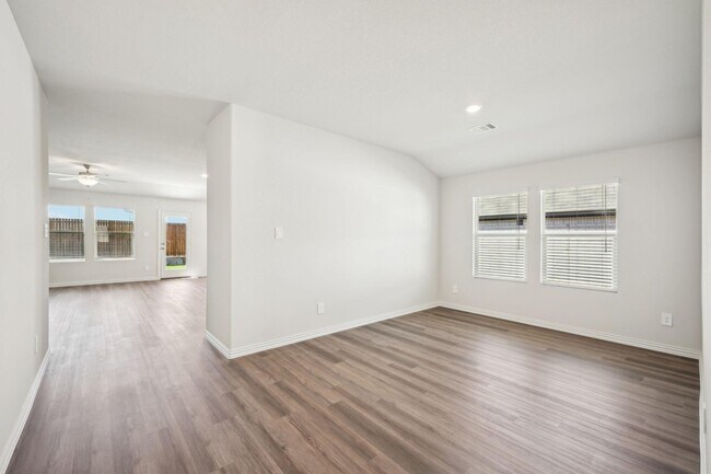 Building Photo - 2203 Gustavus Dr