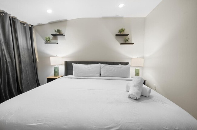 Building Photo - 160 E Berkeley St