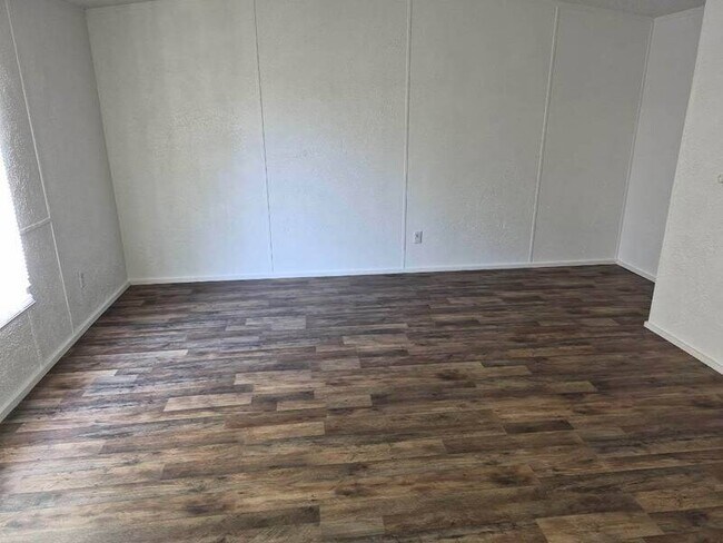 Building Photo - 507 1/2 Tidal St