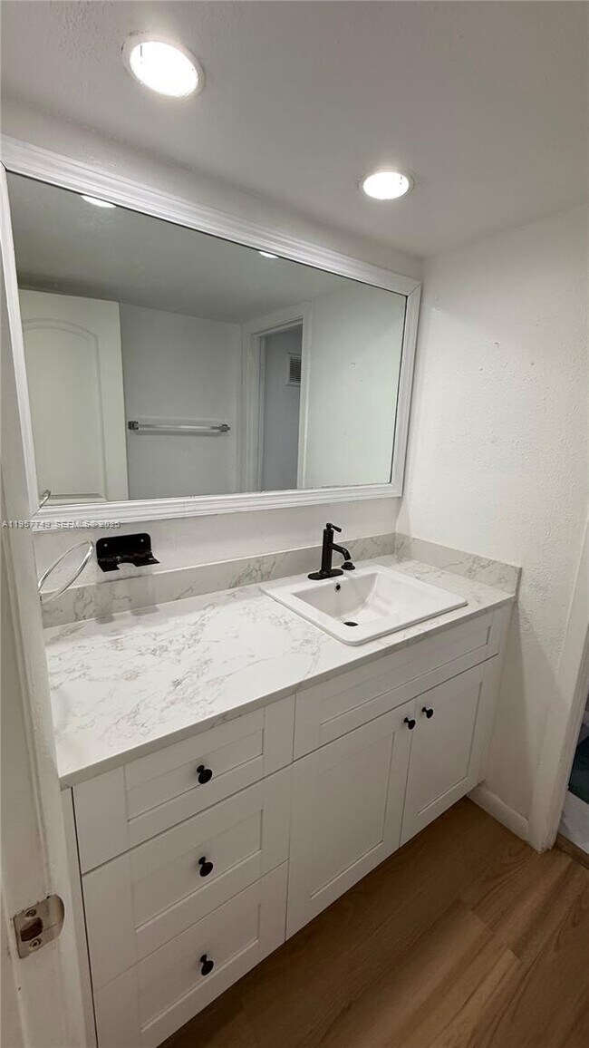 Building Photo - 10400 SW 108th Ave