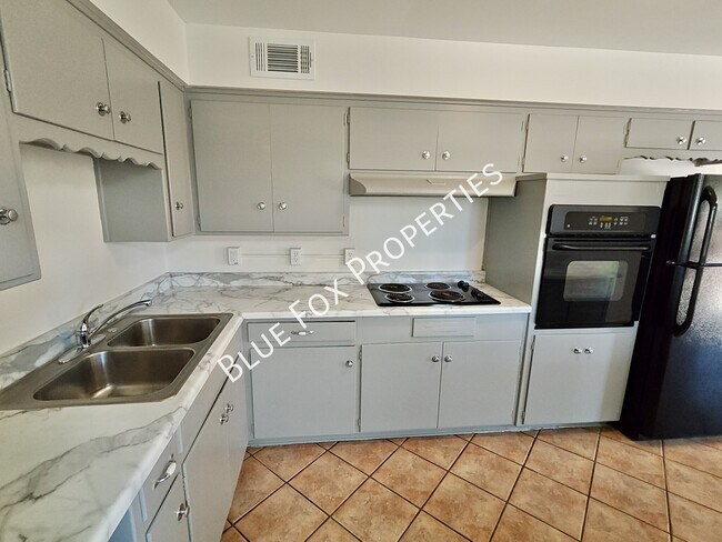 Building Photo - 3857 E Edison Pl