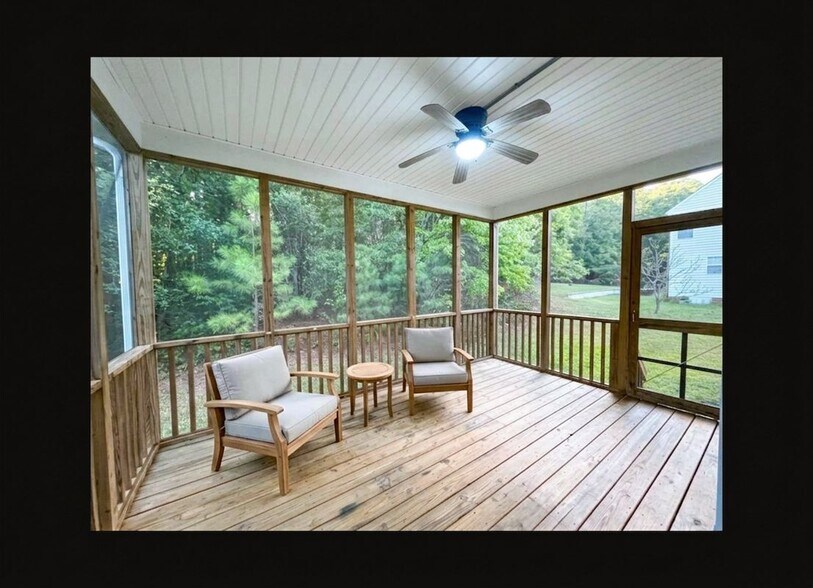 Building Photo - 305 Amaryllis Way