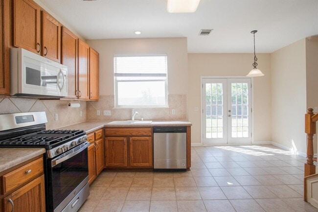 Building Photo - 4001 Barlow Dr
