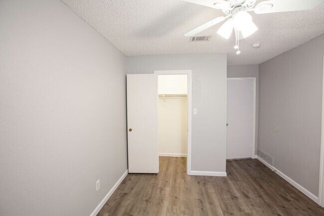 Building Photo - 1535 Rocky Point Dr