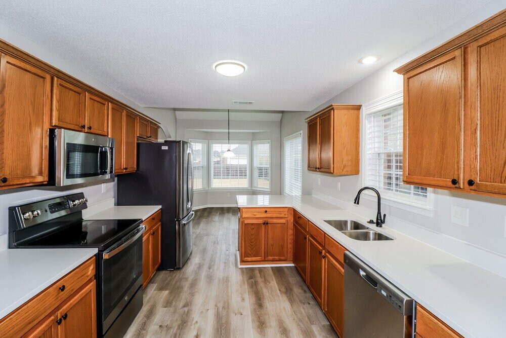 Building Photo - 10114 Bloomsbury Ave