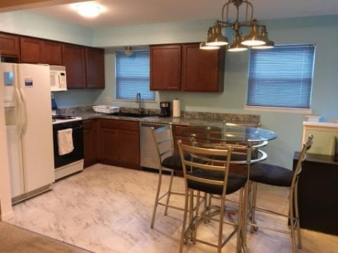 Building Photo - 12526 Hipp St