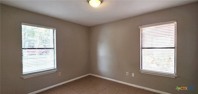 Building Photo - 317 Armstrong St