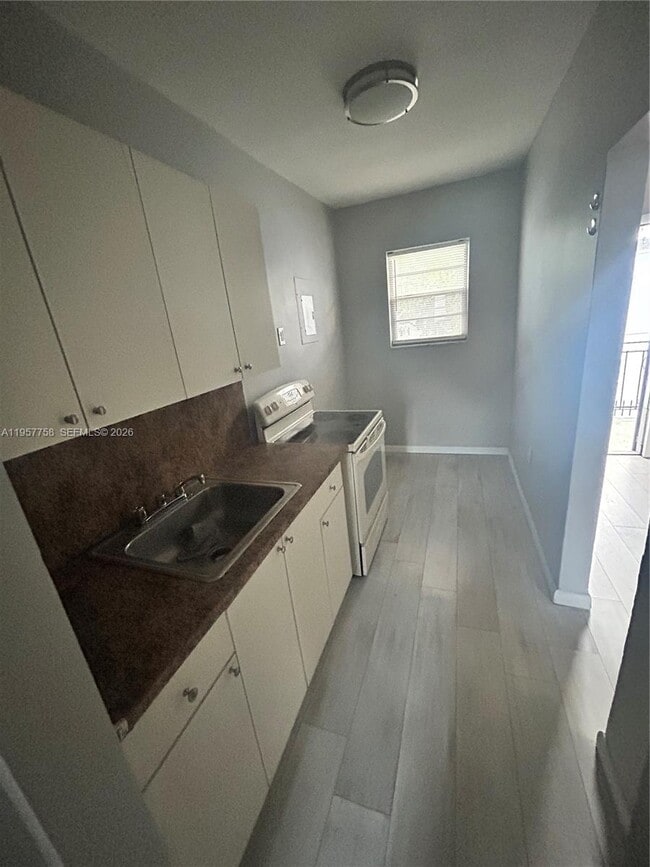 Building Photo - 1720 NW 1st Pl