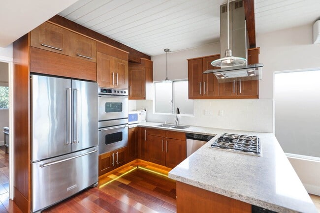 Building Photo - Gorgeous Contemporary Hilltop Laguna Beach Home - PANORAMIC OCEAN & CATALINA VIEWS!