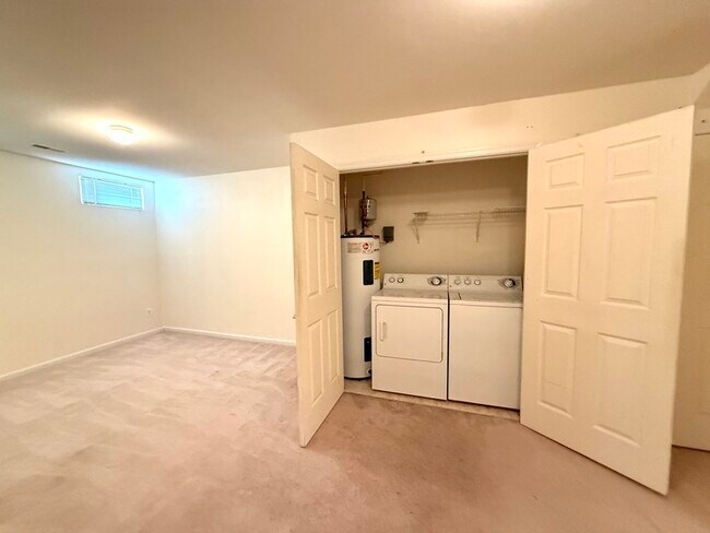 Building Photo - 266 Bruaw Dr