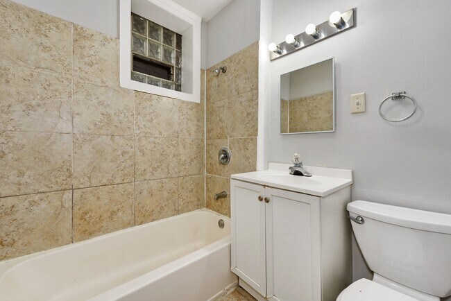 Building Photo - 2606 W Le Moyne St