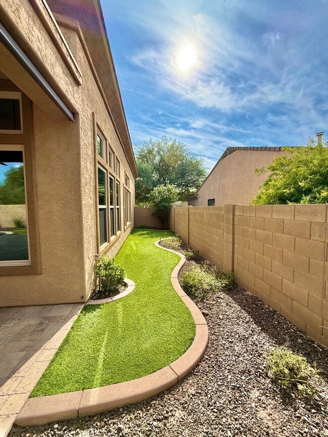 Building Photo - 4910 E Cordia Ln