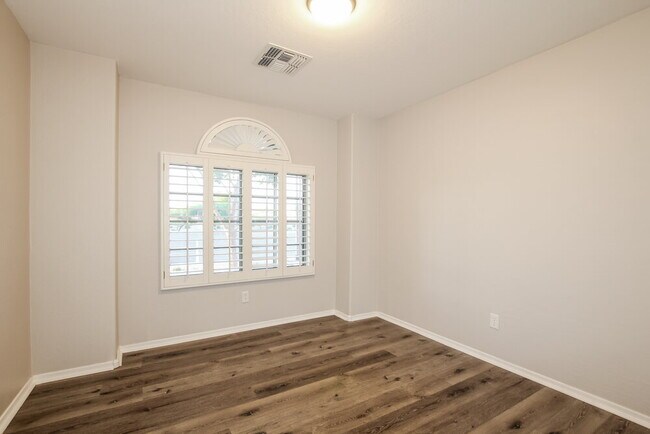 Building Photo - 12409 W Mandalay Ln