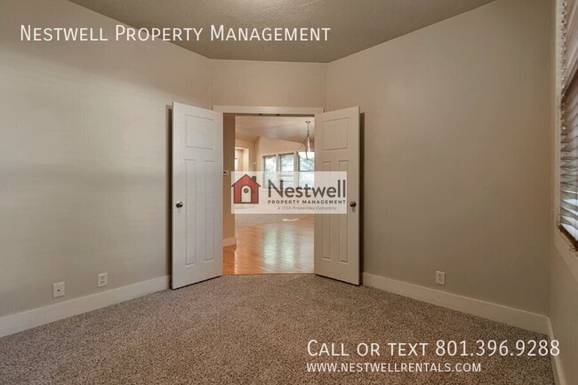 Building Photo - 1327 Urbandale Ln