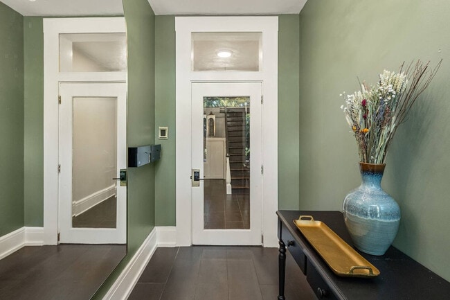 Building Photo - 1326 Broadway